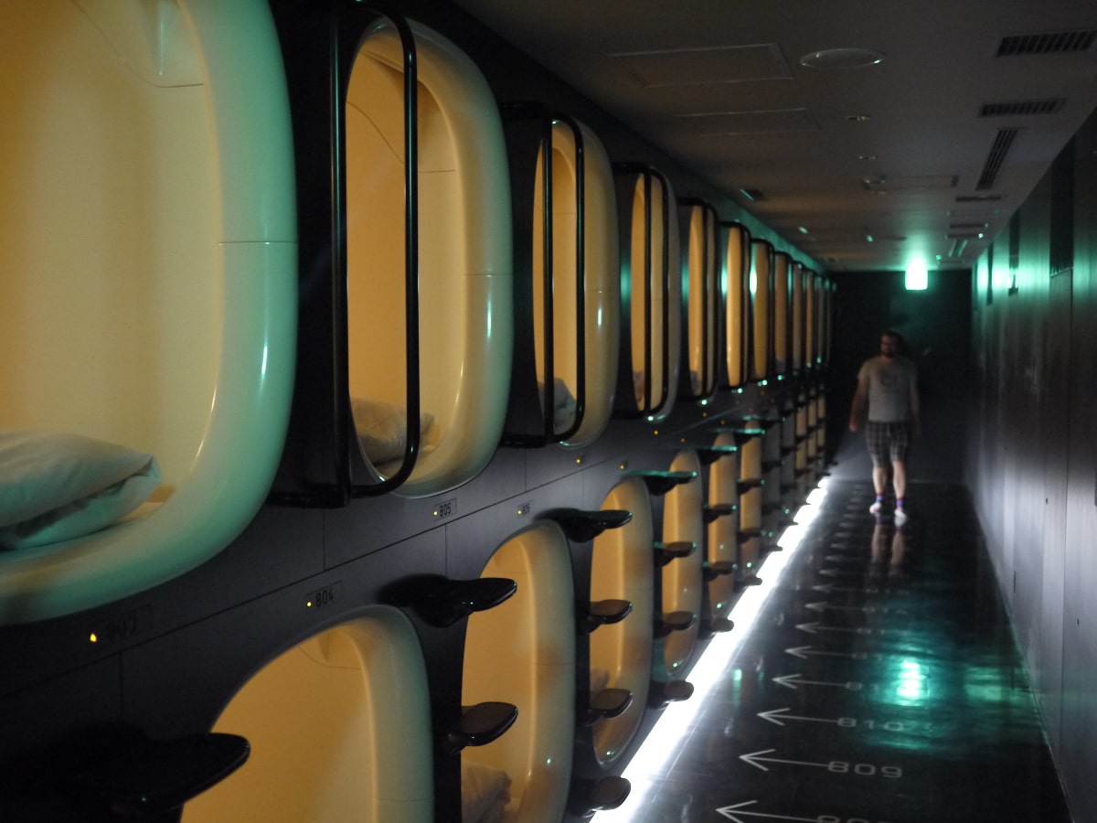 capsule hostel, Japan